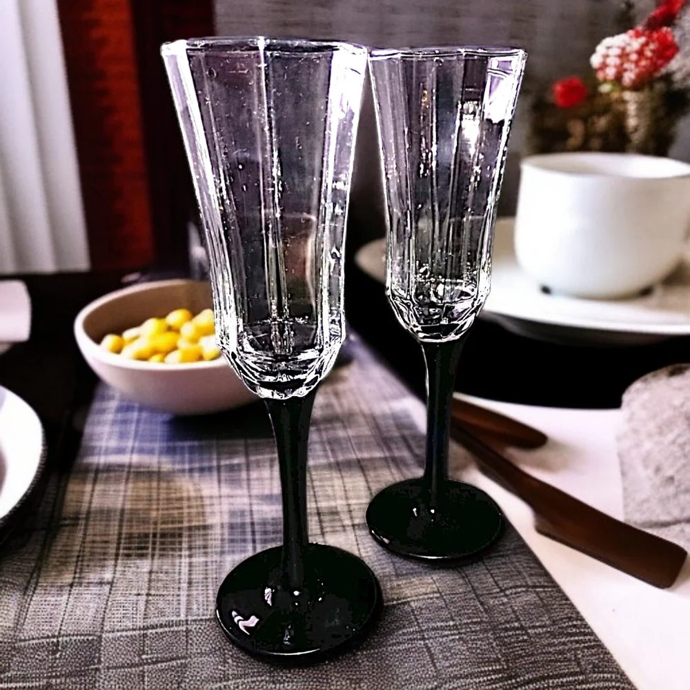 2 Luminarc Arcoroc Octime Domino Champagne Flutes Glasses France Set Black Stem.